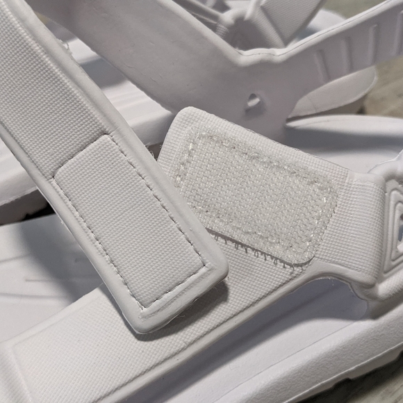 White chunky dad sandals Teva style - Picture 8 of 8